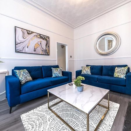 Stylish Luxury Large 4Br Kingbed Apartment Barrow-in-Furness Екстериор снимка
