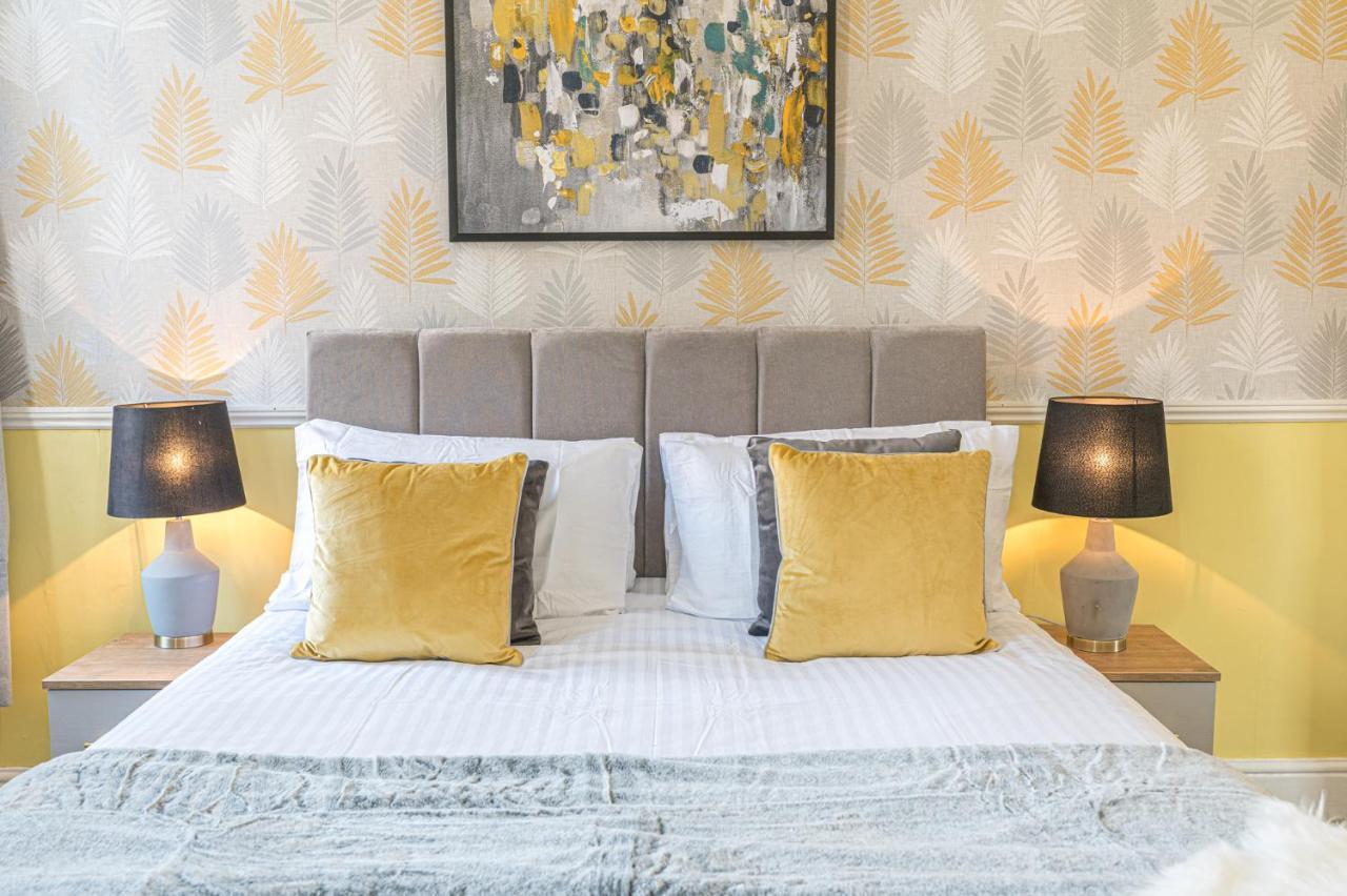 Stylish Luxury Large 4Br Kingbed Apartment Barrow-in-Furness Екстериор снимка
