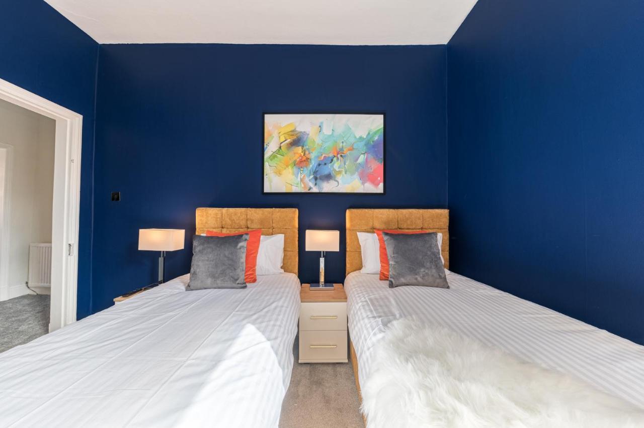 Stylish Luxury Large 4Br Kingbed Apartment Barrow-in-Furness Екстериор снимка