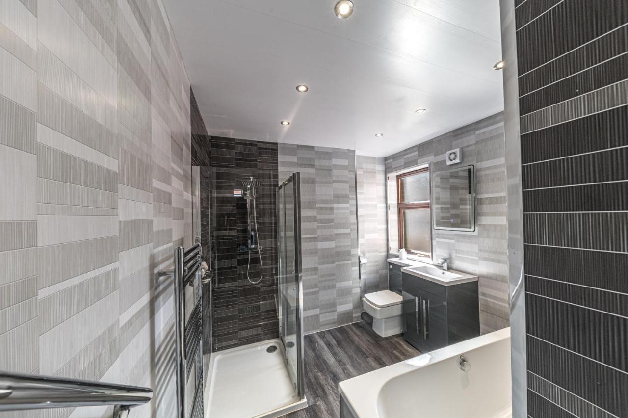 Stylish Luxury Large 4Br Kingbed Apartment Barrow-in-Furness Екстериор снимка