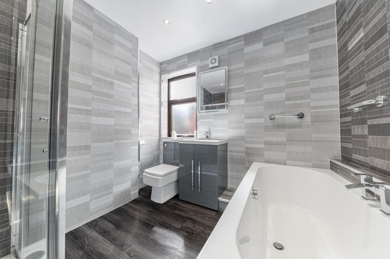 Stylish Luxury Large 4Br Kingbed Apartment Barrow-in-Furness Екстериор снимка