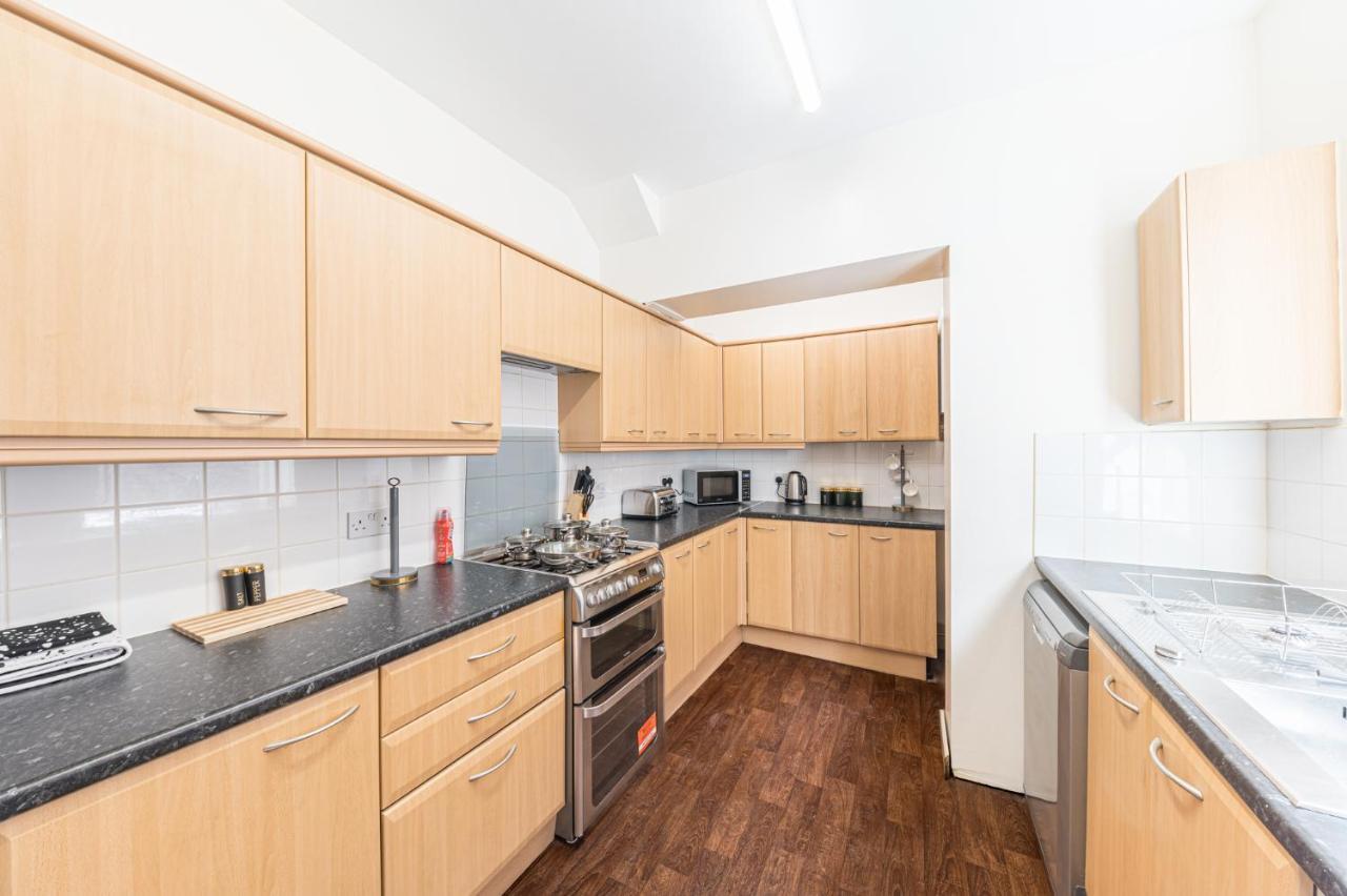 Stylish Luxury Large 4Br Kingbed Apartment Barrow-in-Furness Екстериор снимка